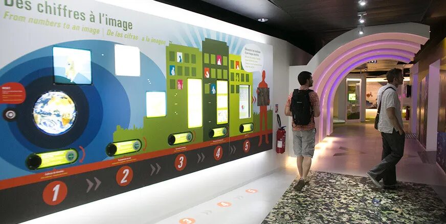 Design scenography exhibition Cité de l'Espace - interactive tour From numbers to image processing satellite data by cubedesigners