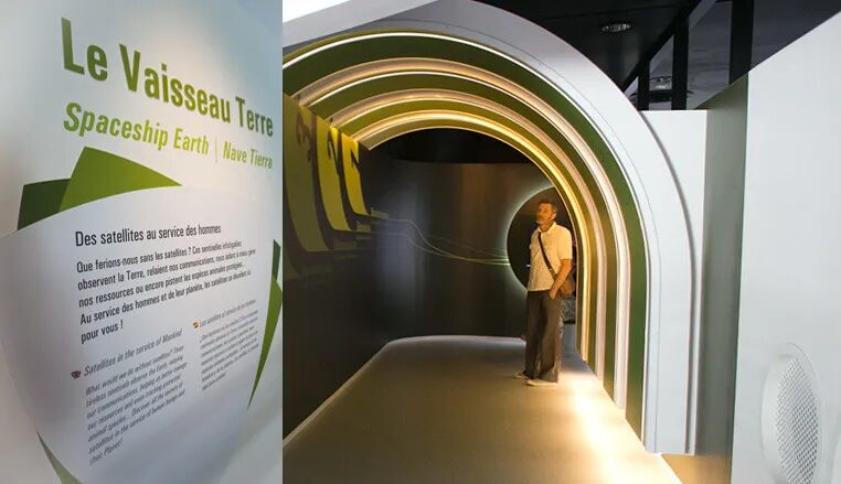 Design scenography exhibition Cité de l'Espace - The Spaceship Earth immersive tunnel satellites environment by cubedesigners
